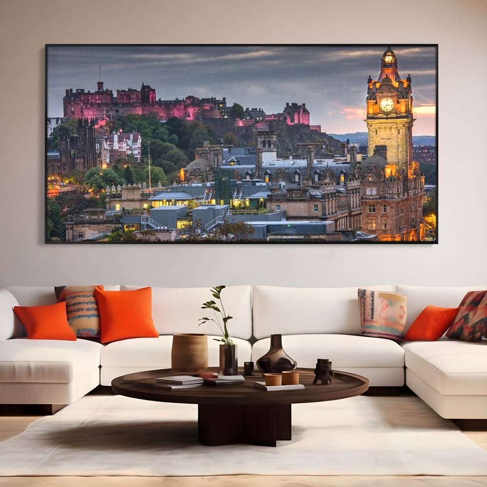 Tablou canvas cu tablou canvas cu peisaj urban din scotia la amurg, in rama de aluminiu negru, pe perete intr-un living